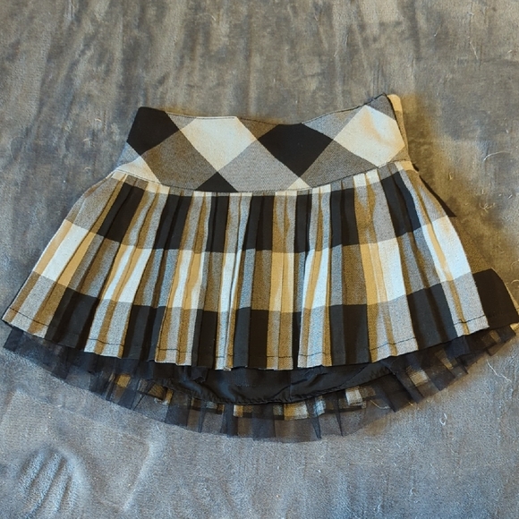 GAP Checkered Skater Skirt - Black and Gray - Picture 1 of 4